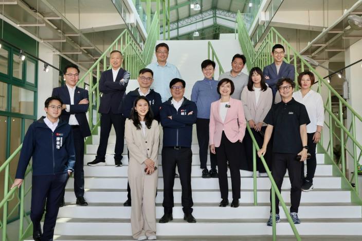 立委何欣純與台中市議會訪團參訪高雄AI創新基地 陳其邁盼雙城交流深化智慧治理