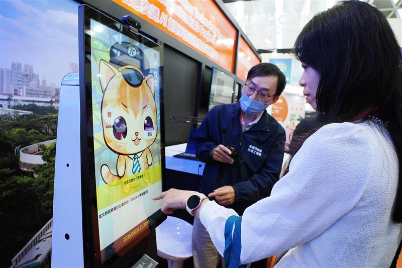 民眾體驗捷運局智慧應用