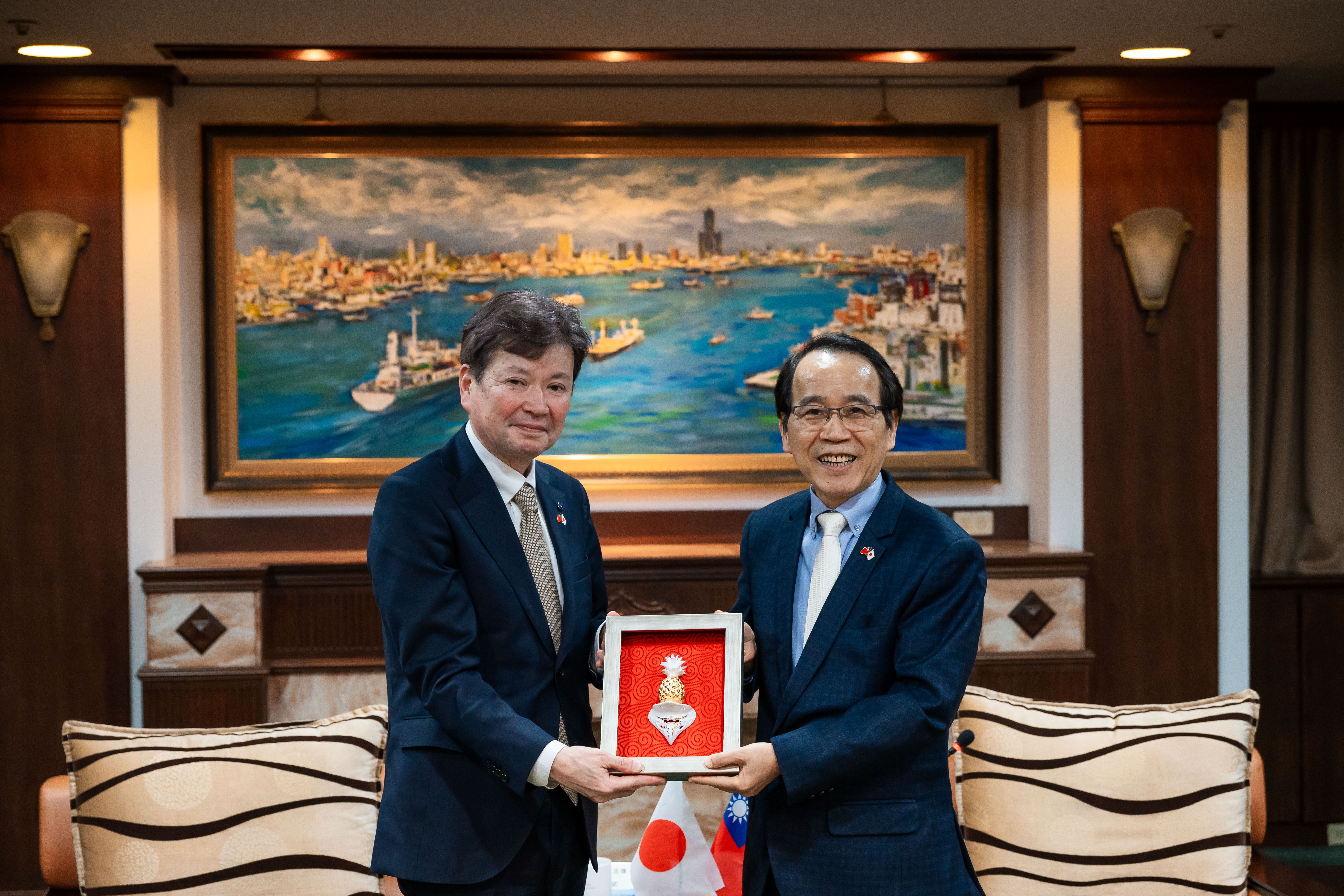 圖說1：日本和歌山市犬塚康司副市長與市議會丹羽直子議長聯合率團參加高雄智慧城市展，拜會高雄市副市長林欽榮，盼開拓雙邊智慧城市領域合作、深化城市關係。