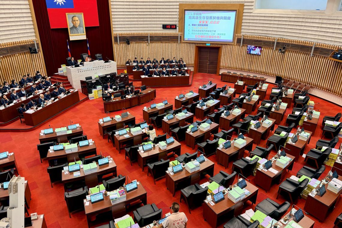 高雄市長陳其邁針對議員關心災害防救議題，表示市府將持續導入智慧防災應用，強化協力機制及實務執行力，提升整體防災能力，打造韌性城市。