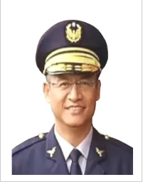 分局長何正光