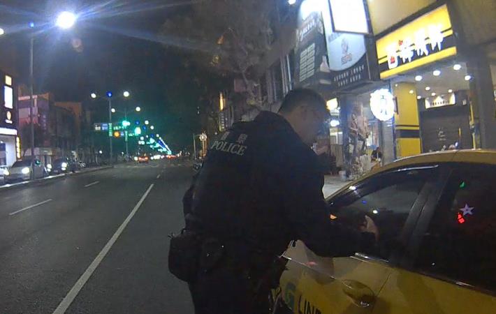 計程車司機身體突不適 民權警即刻協助送醫