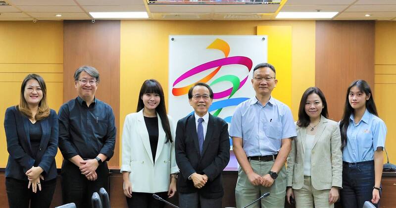 高市召開國際關係小組會議 林欽榮︰視淨零轉型為「生存之戰」