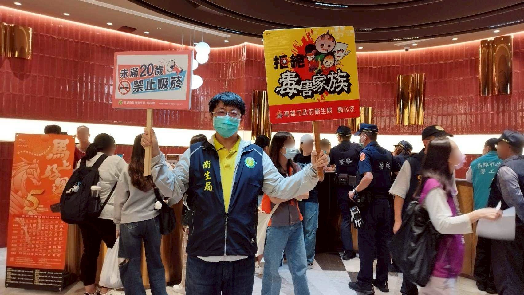 配合市府「青春專案」，衛生局前往KTV宣導菸害防制，營造無菸健康環境