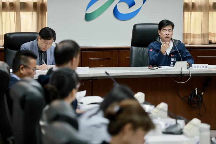 高雄市政府本月（17）日召開「食安事件專家諮詢會議」，由市長陳其...
