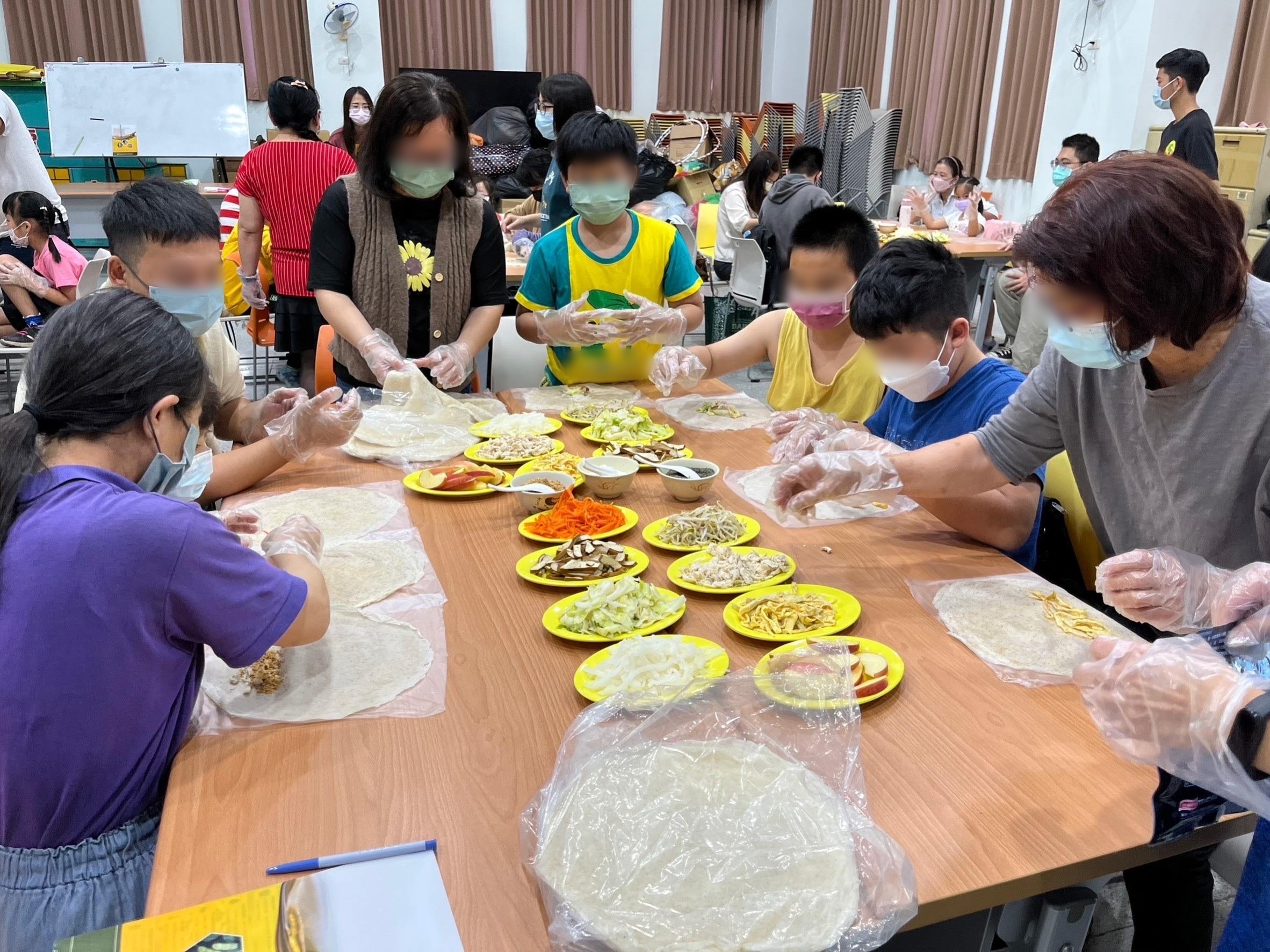 社區民眾與親子團體共同響應清明蔬食春捲活動1