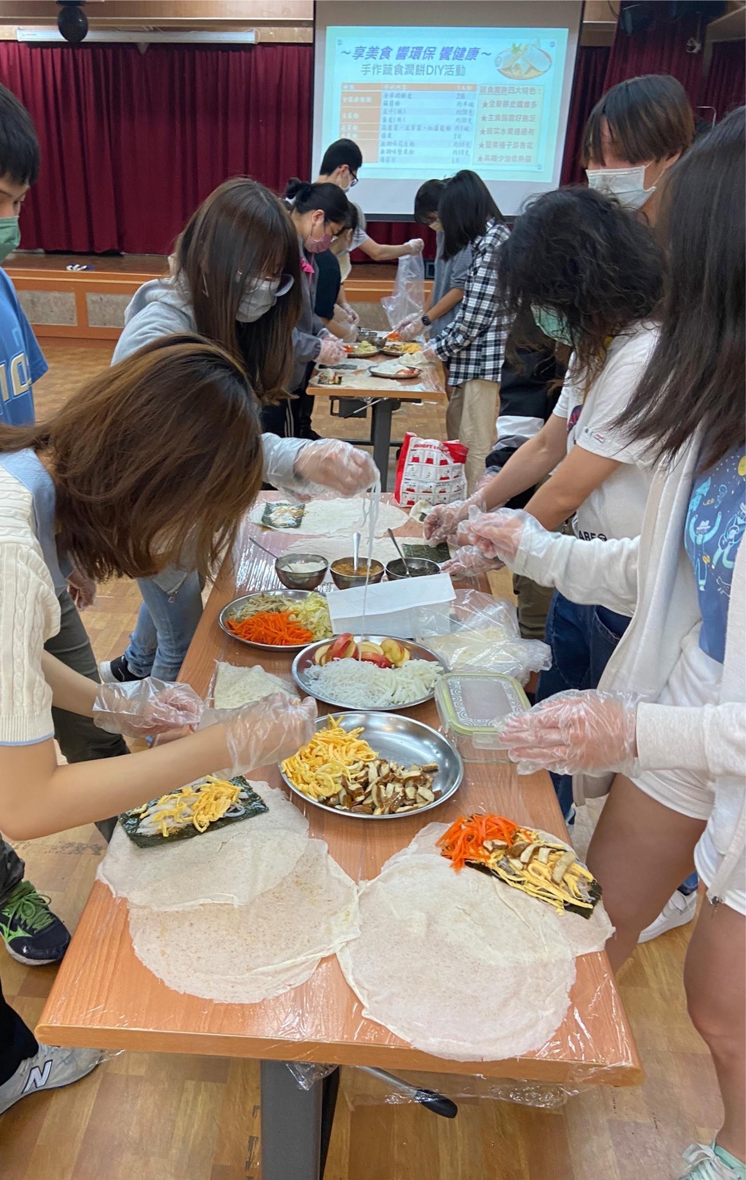 社區民眾與親子團體共同響應清明蔬食春捲活動2