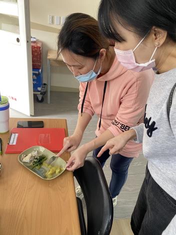 1140320岡山區文健站供膳輔導-質地檢測說明