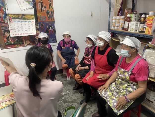 林園區文賢社區發展協會供膳輔導 教導備餐人員餐點均衡度及餐食質地...