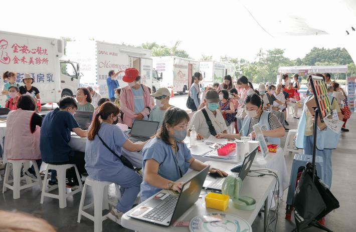 高雄市政府衛生局為強化民眾對癌症、心血管疾病及糖尿病等非傳染性疾...