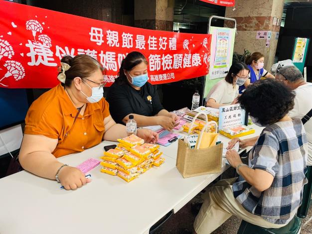 五月母親節將至，為與民眾共同守護媽媽們的健康，高雄市政府衛生局與...