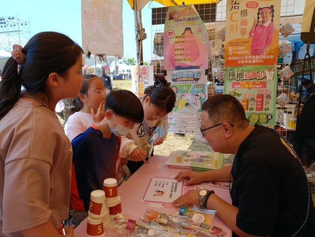 5月溫馨的月份，高雄市政府衛生局重視女性朋友健康，明（17）日在...
