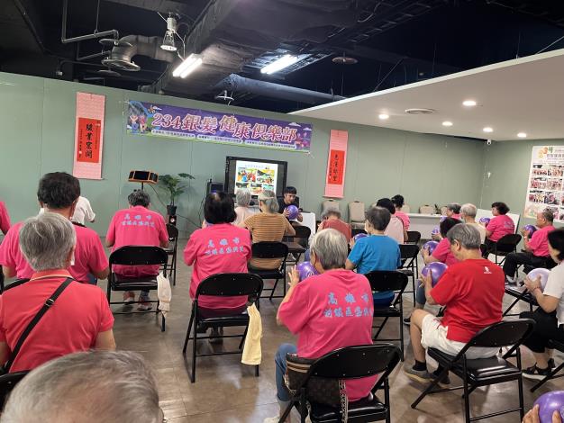 為落實健康老化，強化在地長者運動支持，高雄市前鎮區盛興里里長暨盛...