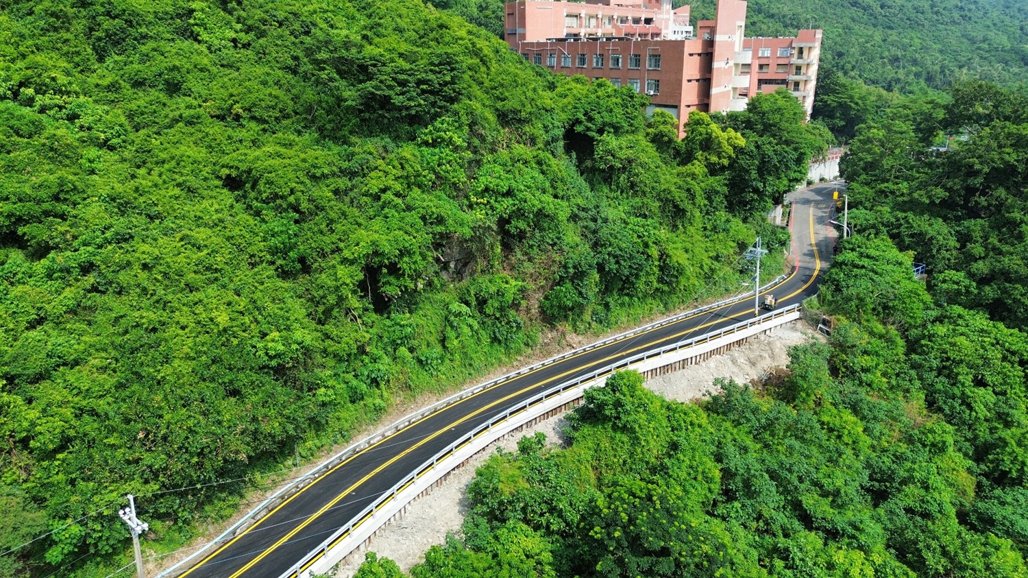 鼓山柴山大路恢復通行 保障高雄後山行車安全