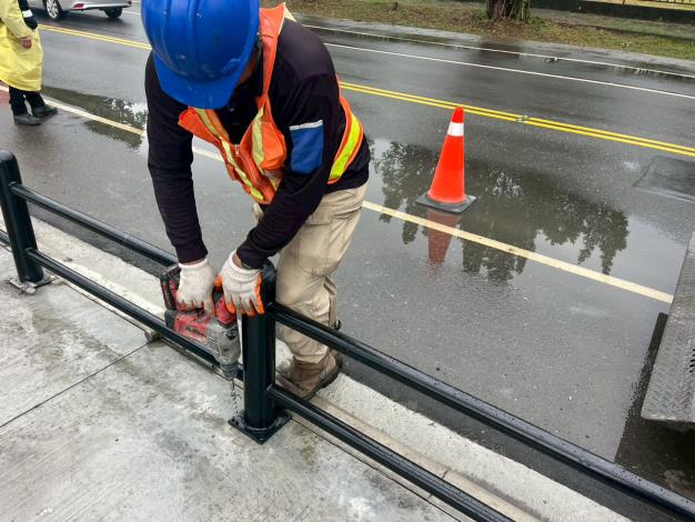 鳥松區文前路（環湖路至西岸道路）湖側人行道闢建工程（開口契約）
