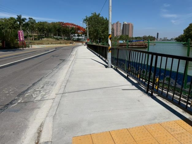 鳥松區文前路（環湖路至西岸道路）湖側人行道闢建工程（開口契約）