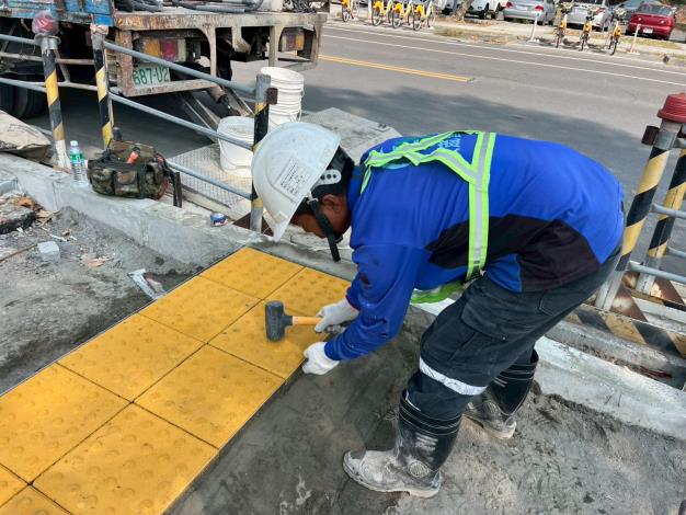 鳥松區文前路（環湖路至西岸道路）湖側人行道闢建工程（開口契約）