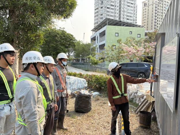 「高雄市左營區新 莊一路（翠華路至博愛二路）人行道環境改善工程（...