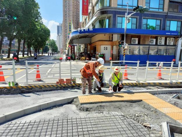 「高雄市左營區新 莊一路（翠華路至博愛二路）人行道環境改善工程（...