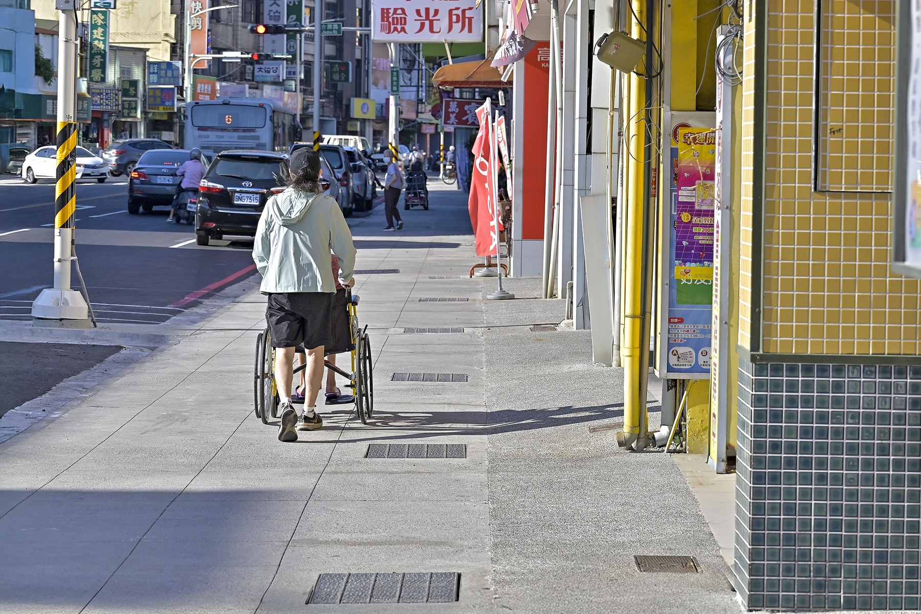 左營大路（圓環至埤子頭路）人行環境改造完成 舊城風景更清新