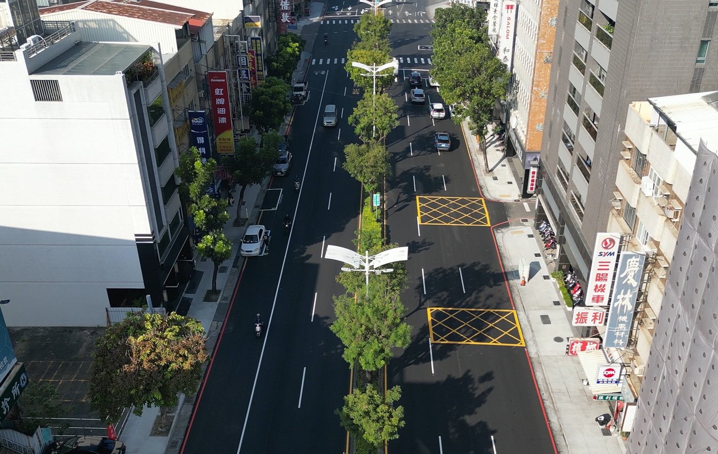 三民九如一路人行道、路面翻新 改善通行安全