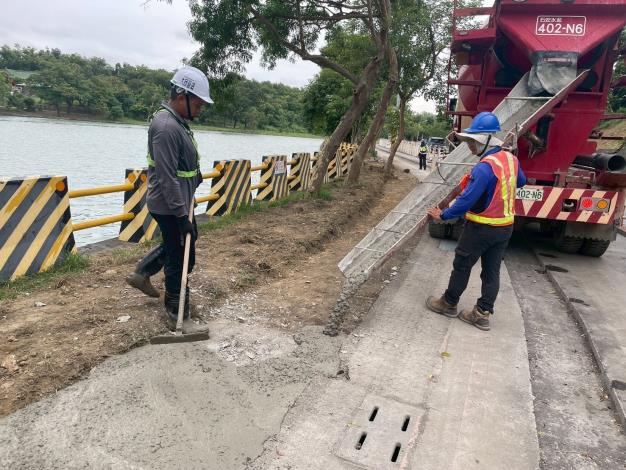 鳥松區文前路（環湖路至西岸道路）湖側人行道闢建工程（開口契約）
