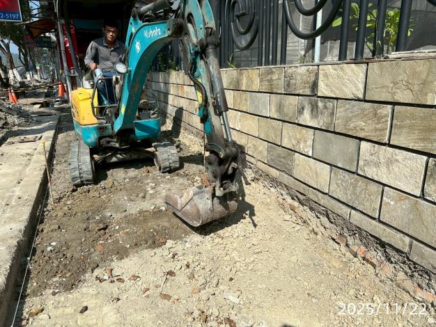 鼓山區中華一路（馬卡道路至慶豐街）人行環境改善工程