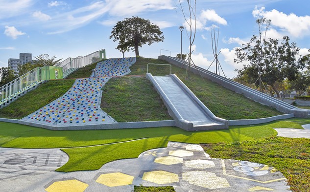 岡山河堤公園_星空土丘滑梯區