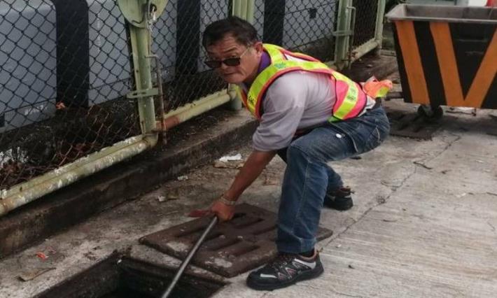 環境保護局　黃友義