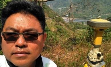 地政局　石銘忠 