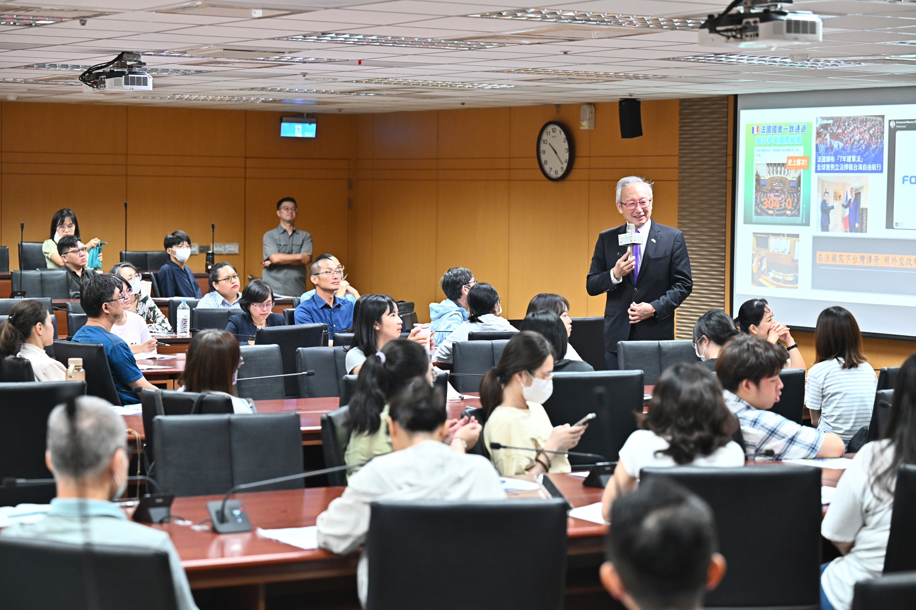 外交研習營高雄登場 吳志中次長親授課 大學生踴躍報名 李懷仁：中央地方合作 持續拓展高雄城市外交