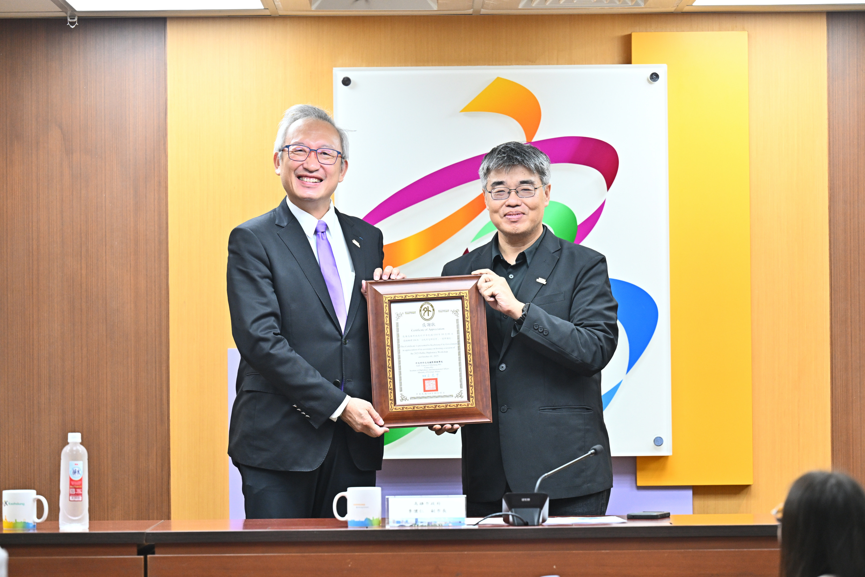 高雄市姊妹市及友好夥伴城市-外交研習營高雄登場 吳志中次長親授課 大學生踴躍報名 李懷仁:中央地方合作 持續拓展高雄城市外交