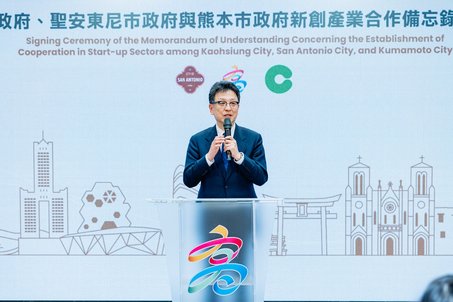 Photo 5: Kaohsiung Mayor Chen Chi-mai, San Antonio Mayor Gina Ortiz Jones, and Kumamoto Mayor Kazufumi Onishi attend the signing ceremony in person, expressing their shared aspiration to strengthen city-to-city partnerships among Taiwan, the United States, and Japan through this trilateral MOU.