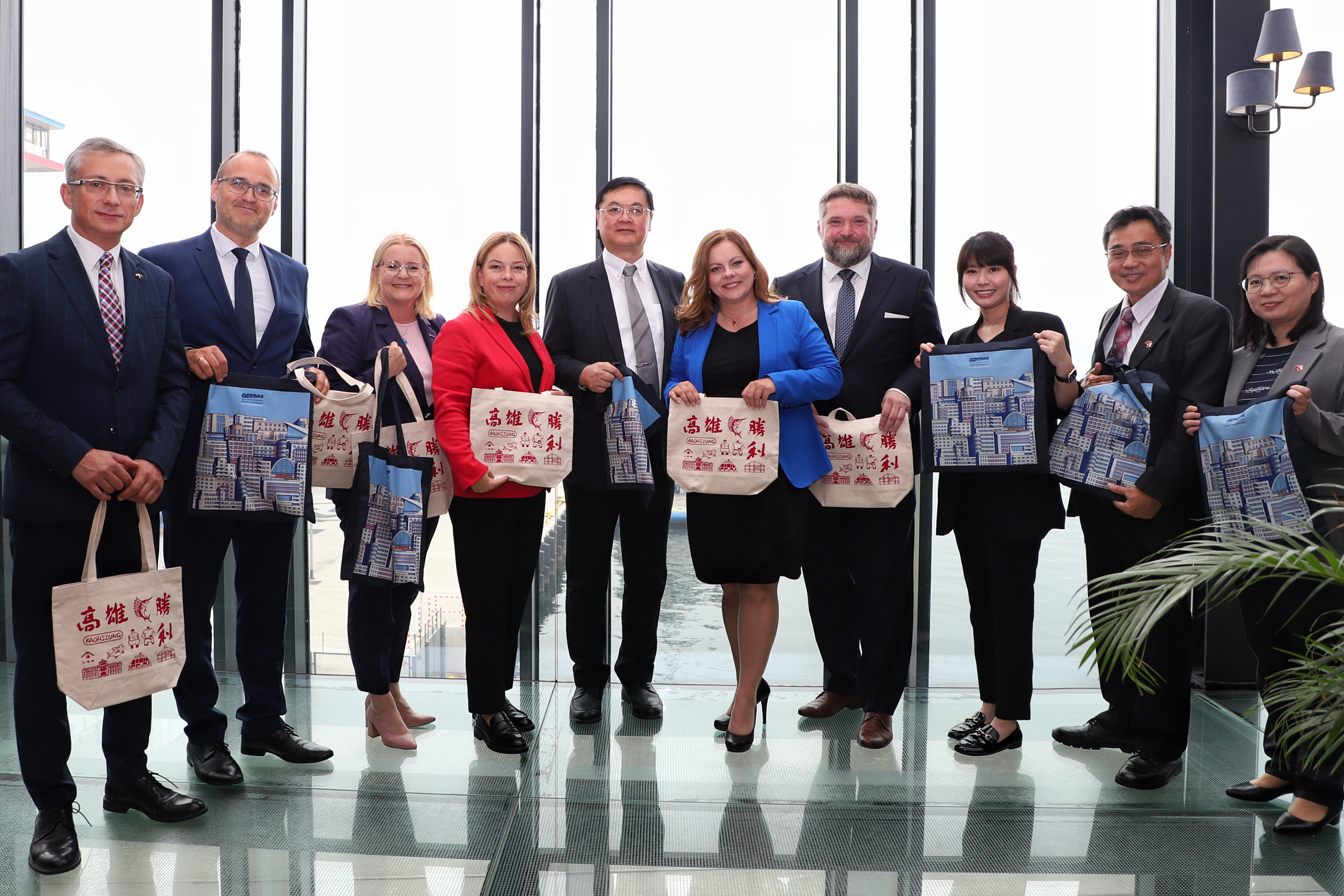 7. The signing ceremony featured representatives from both cities, the Gdynia City Council Chairman, and Pomeranian officials, drawing extensive coverage from Polish media.