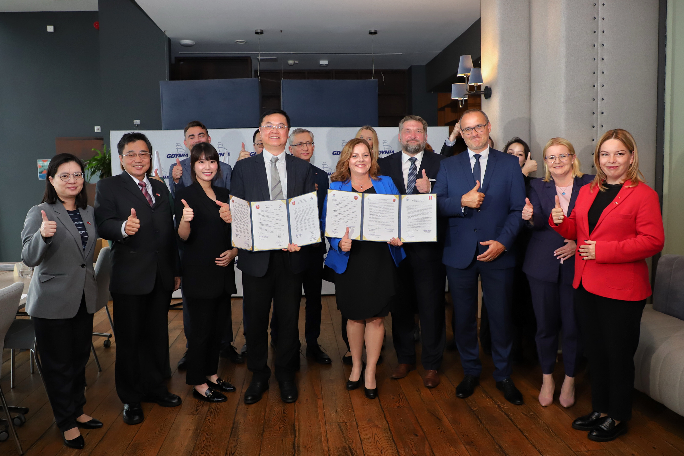 5. The signing ceremony featured representatives from both cities,
the Gdynia City Council Chairman, and Pomeranian officials, drawing extensive
coverage from Polish media.