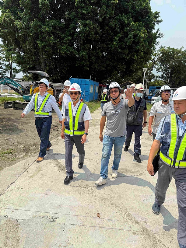 視察國家重點領域校際研教園區 林欽榮期許打造科研人才訓練基地