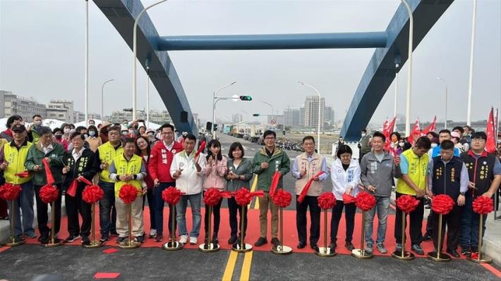 鳳山頂庄一街銜接寶陽路橋梁開放通車