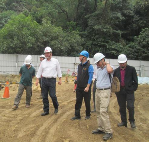 代理市長巡視茂林溫泉會館工地