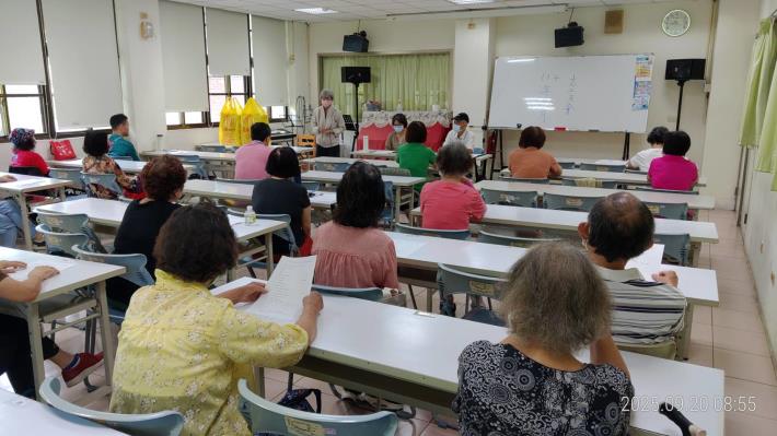 114年9月志工月會及老幼共融照片