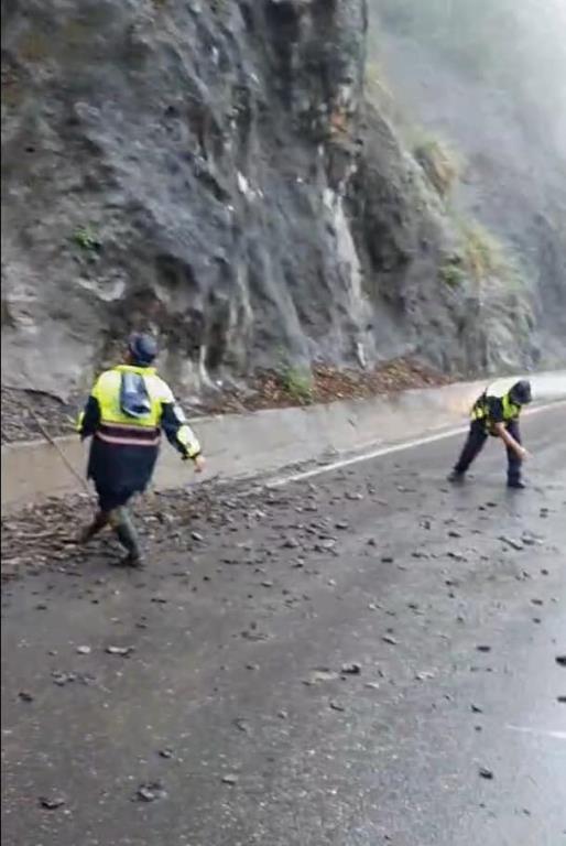 南橫落石警及時疏導 南橫公路梅山口至向陽14日至16日實施預警性封閉