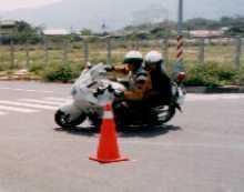 標題：BMW 850cc重型機車駕駛訓練的照片