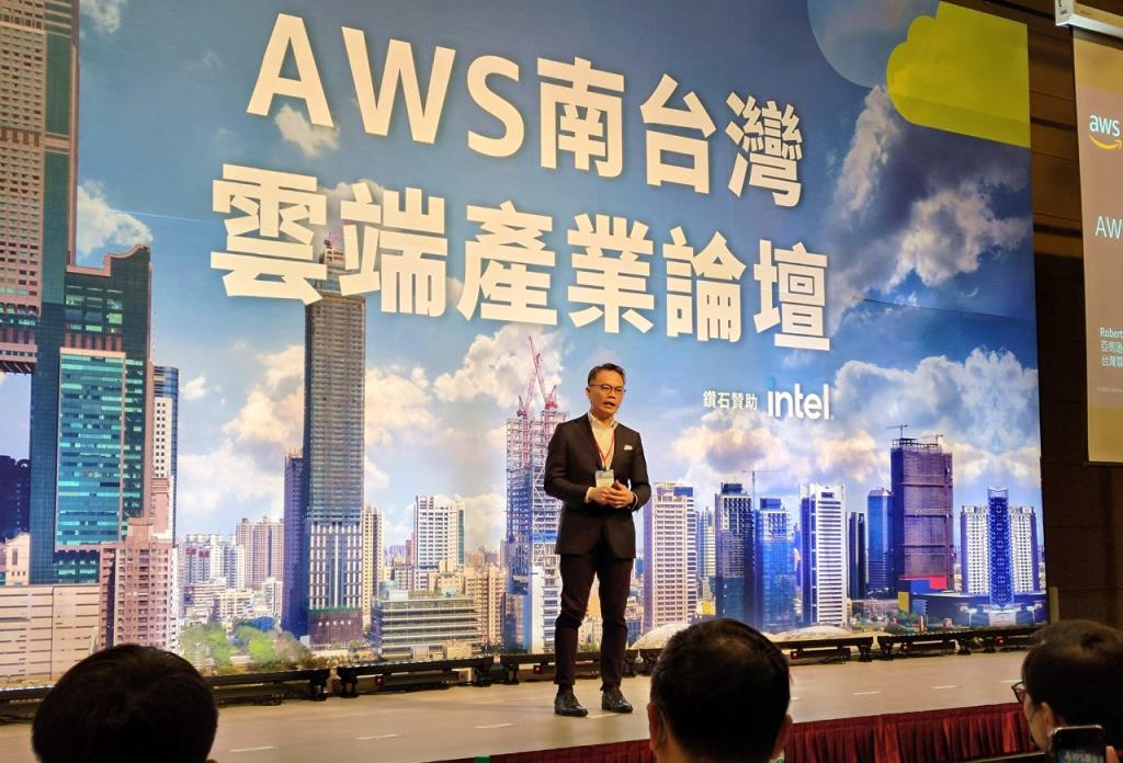 圖3：AWS台灣暨香港總經理王定愷強調「雲到哪裡，服務就到哪裡；服務到哪裡，營收就到哪裡。」公有雲就是涵蓋全世界的一張大網